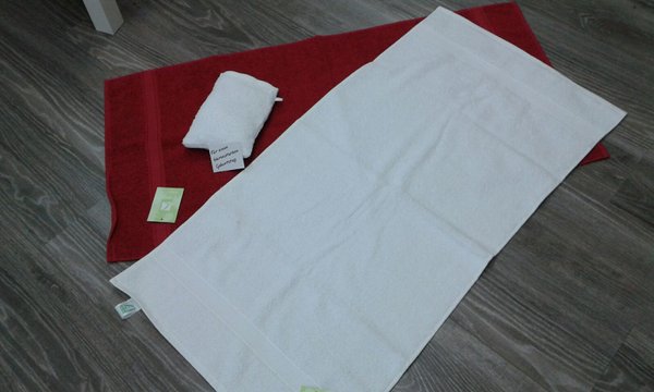 Frotteebox Geschenk Set Bär in Handarbeit geformt aus 2x Handtuch (100x50cm) und 1x Waschhandschuh