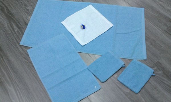 Geschenk Set Frottee Baby hellblau geformt aus 1x Handtuch, 2x Gästetuch, 2x Waschhandschuh