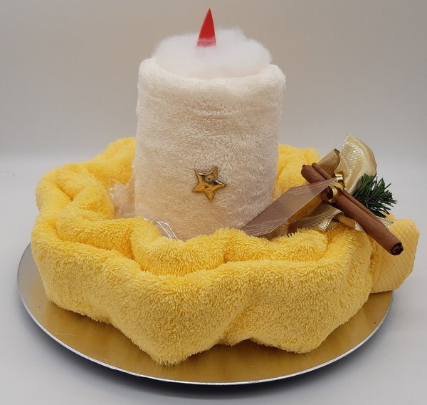 Frotteebox Geschenk Set Kerze beige in gelbem Stern in Handarbeit geformt aus 2x Handtuch auf Teller