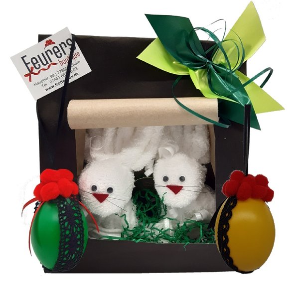Frotteebox Geschenk Set Hasenpaar geformt aus 2x Waschhandschuh in Geschenktüte mit 2 Deko-Eiern